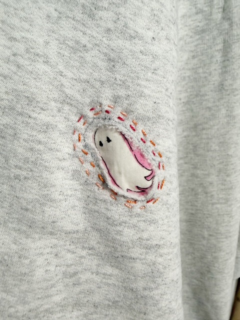 Halloween Patchwork Ghost Sweatshirt – SIZE X-LARGE - (Small Repair to Sleeve) Handmade Appliqué - Light Ash Grey Crewneck - Quilted Halloween Pullover - Spooky Cute